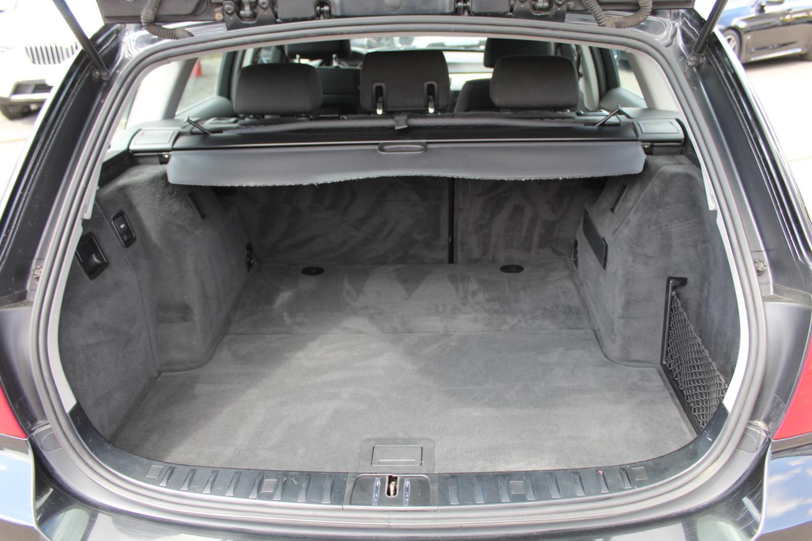 BMW 325 2011 — photo 10