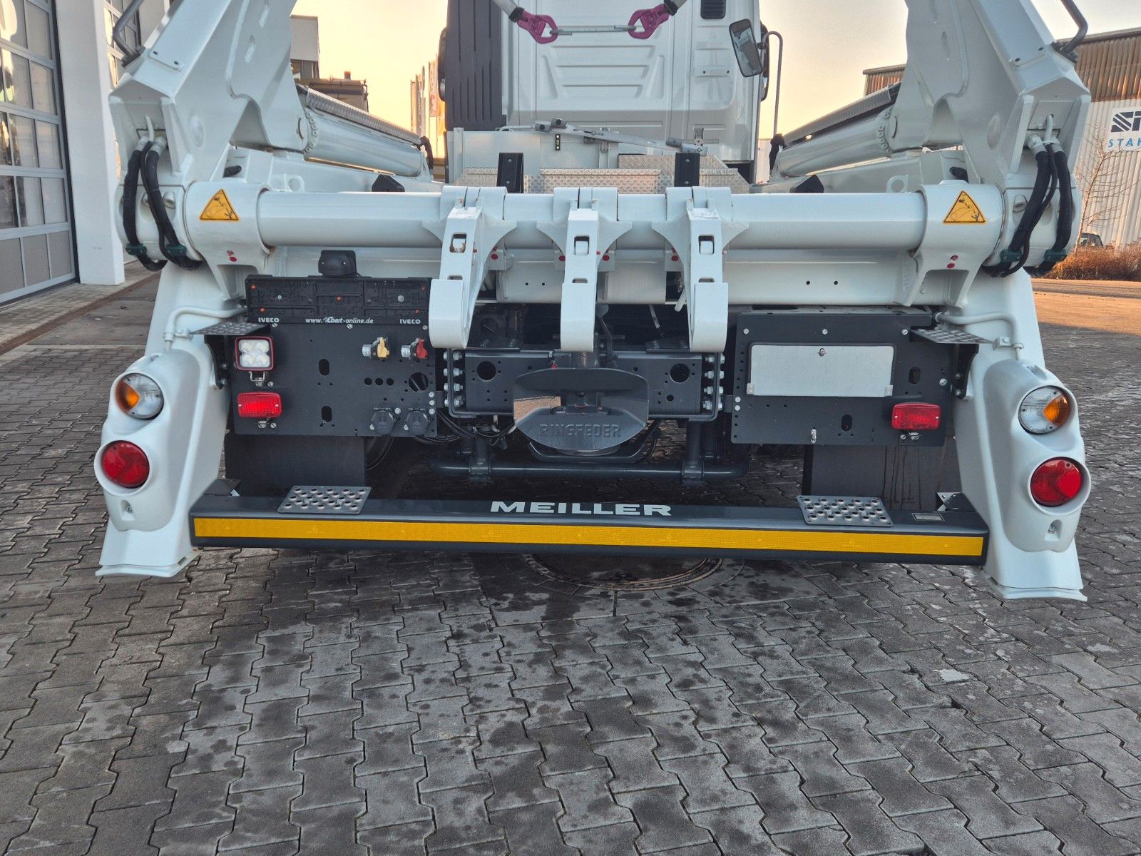 Fahrzeugabbildung Iveco X-Way 460 6x2 Absetzkipper Meiller AK16