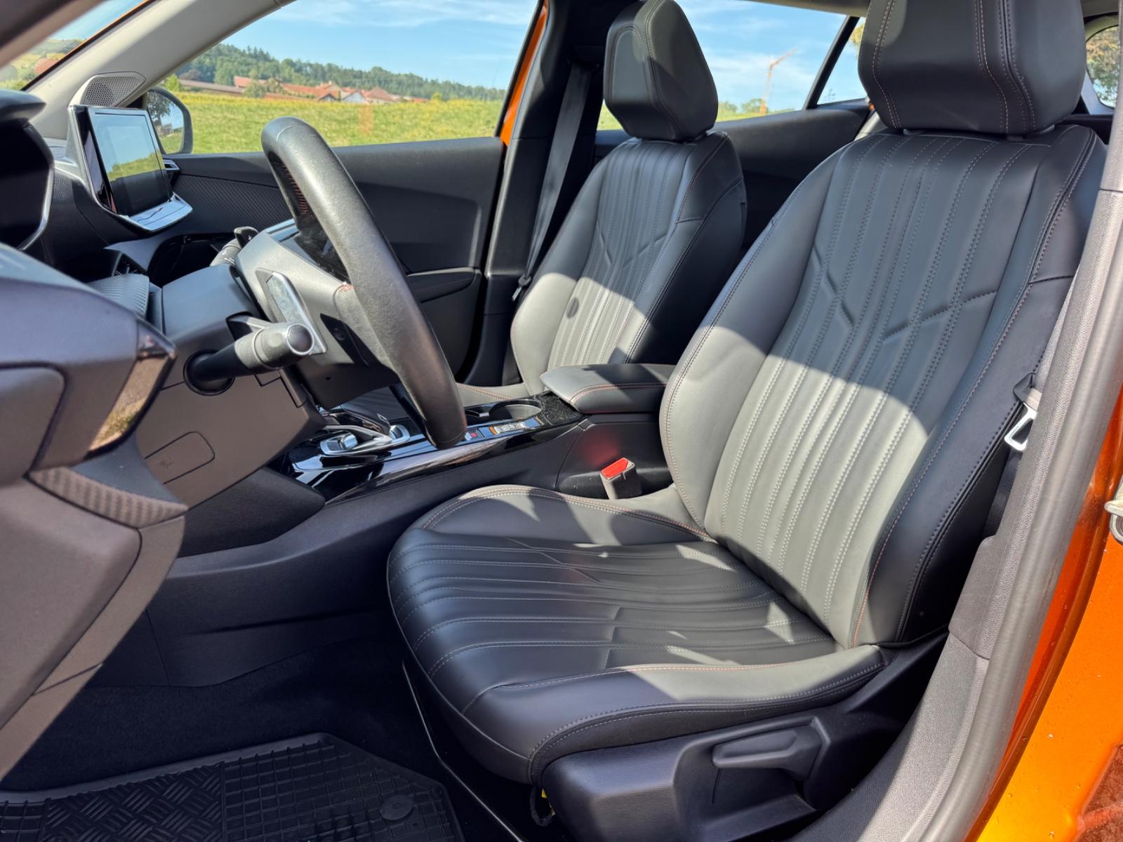 Peugeot 2008 HYBRID 136 e-DSC6 Allure*AUT*PANO*LEDER*
