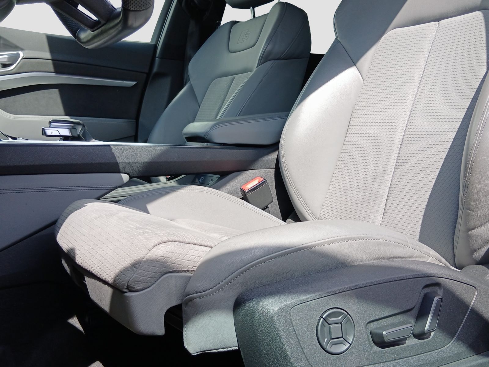Audi e-tron 55 quattro S line Matrix Head up Navi Sta imagem 3