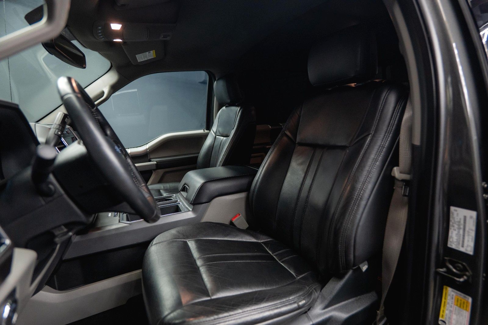 Fahrzeugabbildung Ford F150 5.0L V8 4x4 Offroad XLT SupCrew Unfallfrei