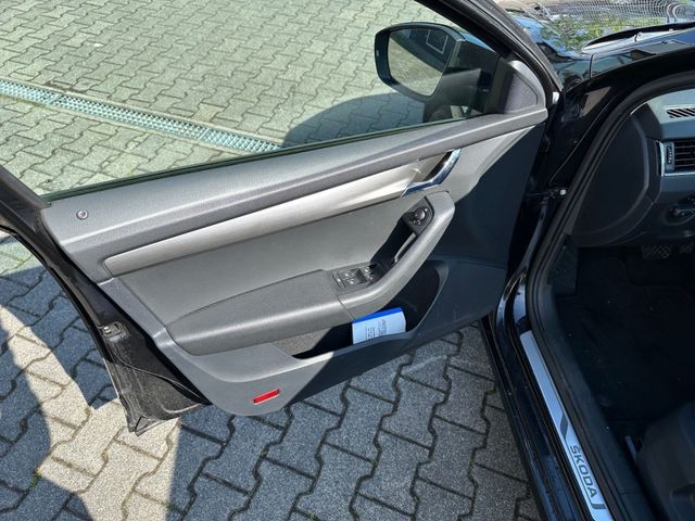 Octavia  2.0 TFSI Ambition +NAVI+KAM+CARPL+LED