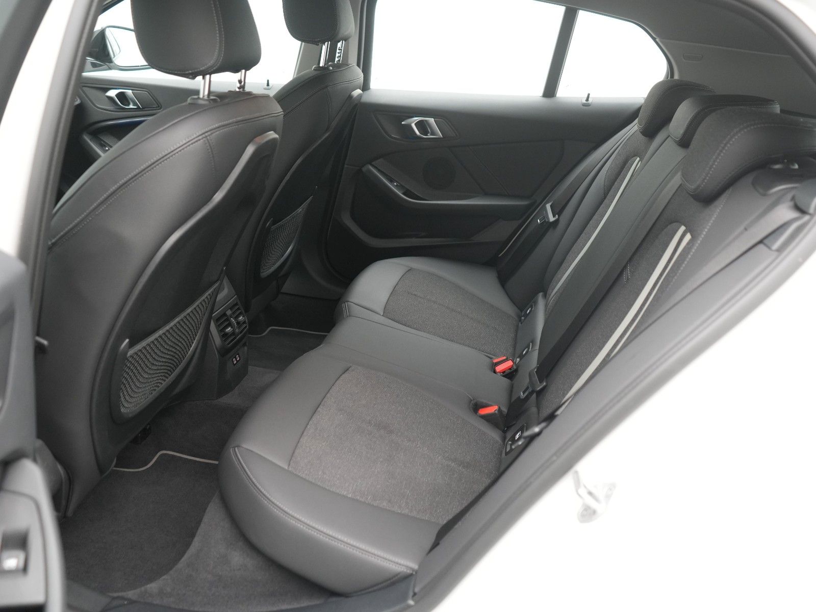 BMW 120 i Sport Line CARPLAY+LIVEPROF+TLEDER+KEYLESS foto 16
