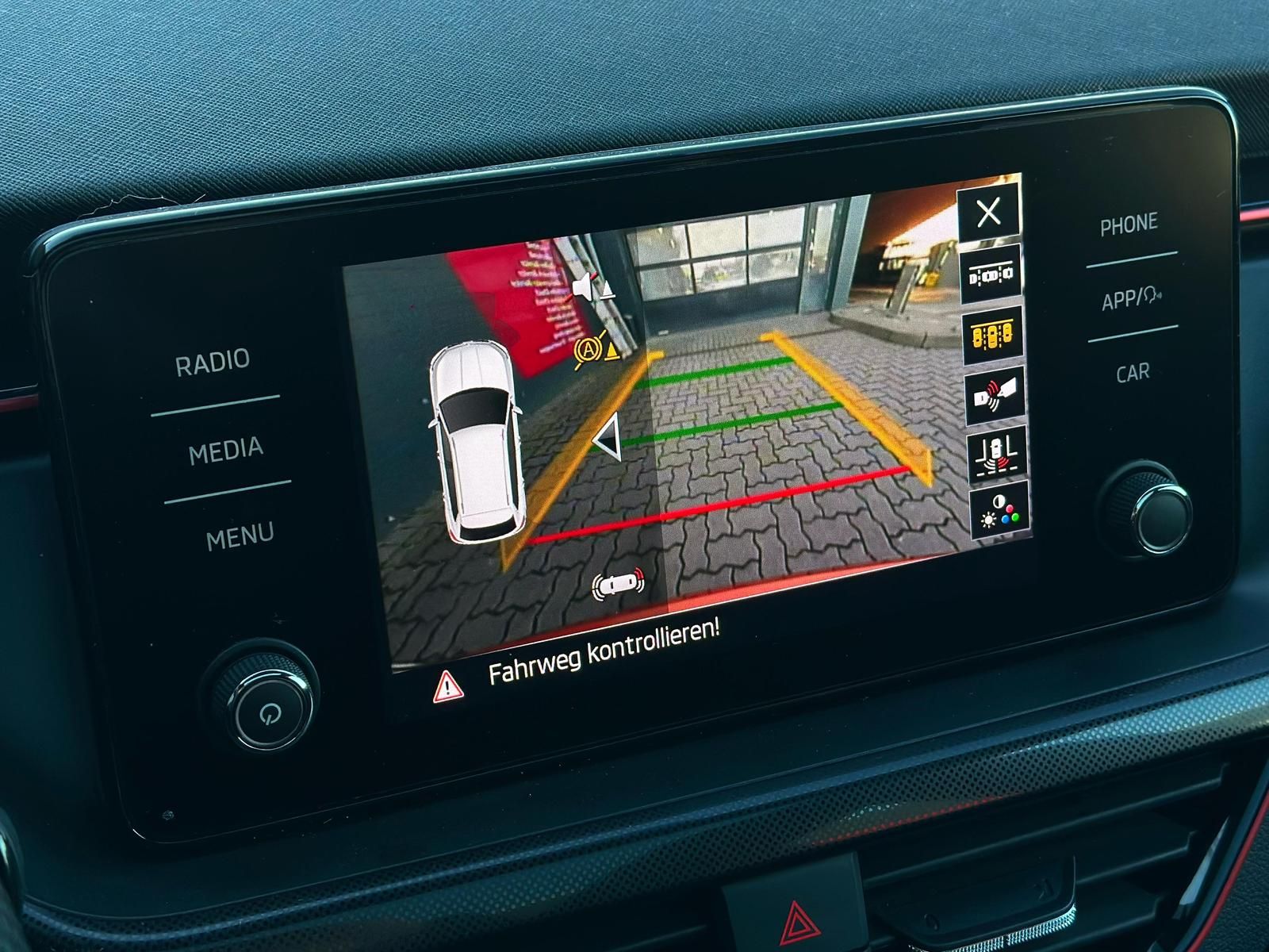 SKODA Kamiq 1.0TSI MONTE CARLO LED#ACC#SPUR#PANO#SHZ - Image 21