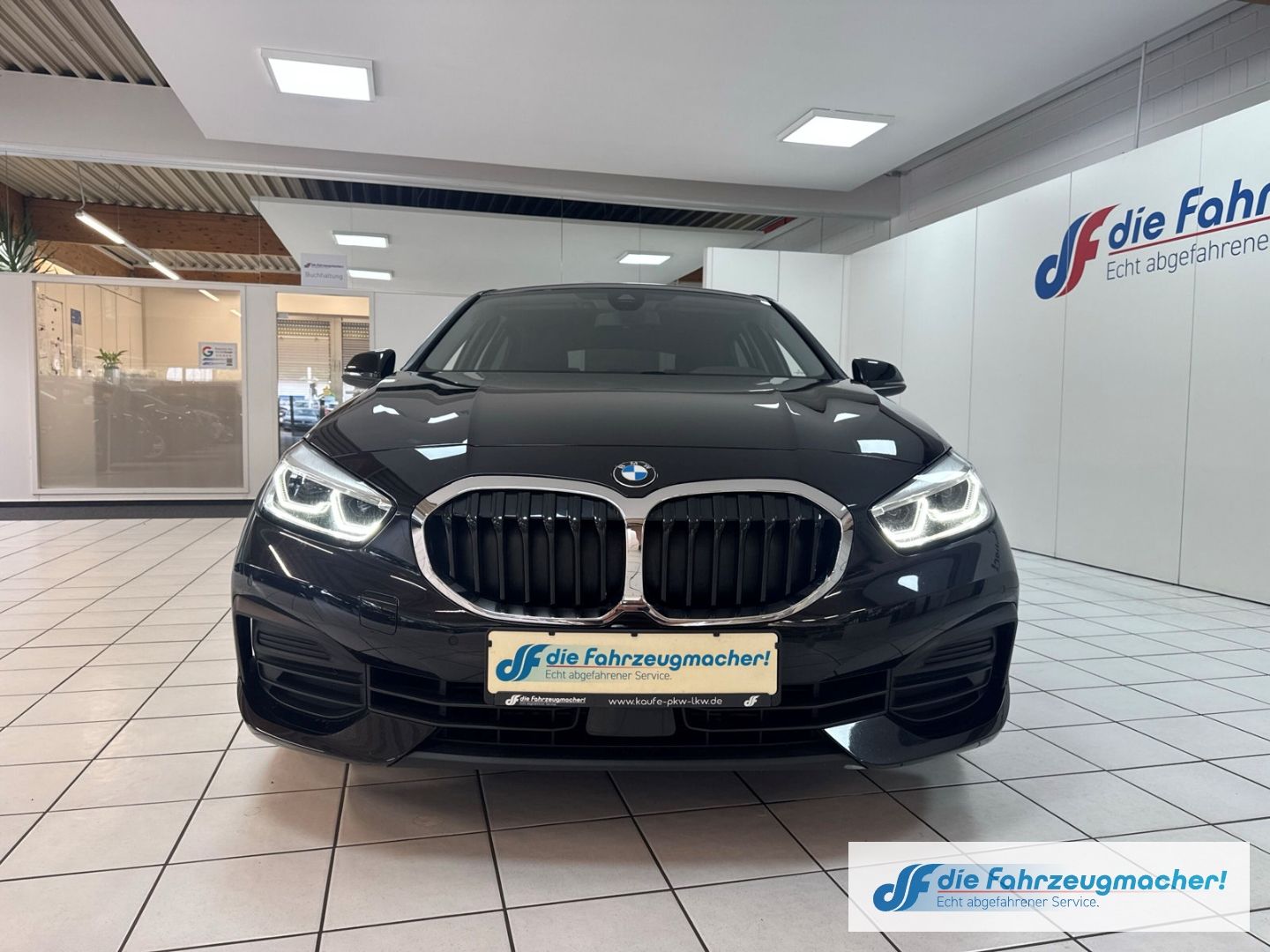 Fahrzeugabbildung BMW 118 d Advantage Navi Digitales Cockpit LED Sperr
