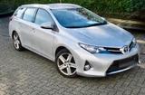 Toyota Auris 2.0 D-4D 2015 Neue Tüv - Toyota Auris Gebrauchtwagen in Frankfurt