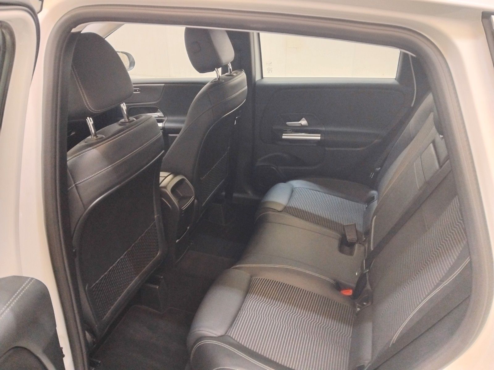 Mercedes-Benz B 180 (06/2026, Benzin)