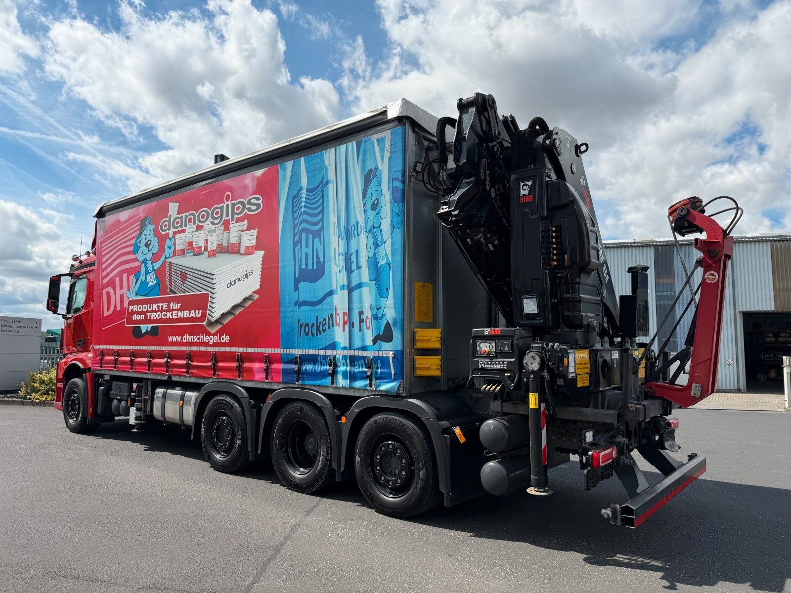 Fahrzeugabbildung Mercedes-Benz Actros 3645 8x2/6 Hiab 358 E-5 Jib 70X-3 Hubdach