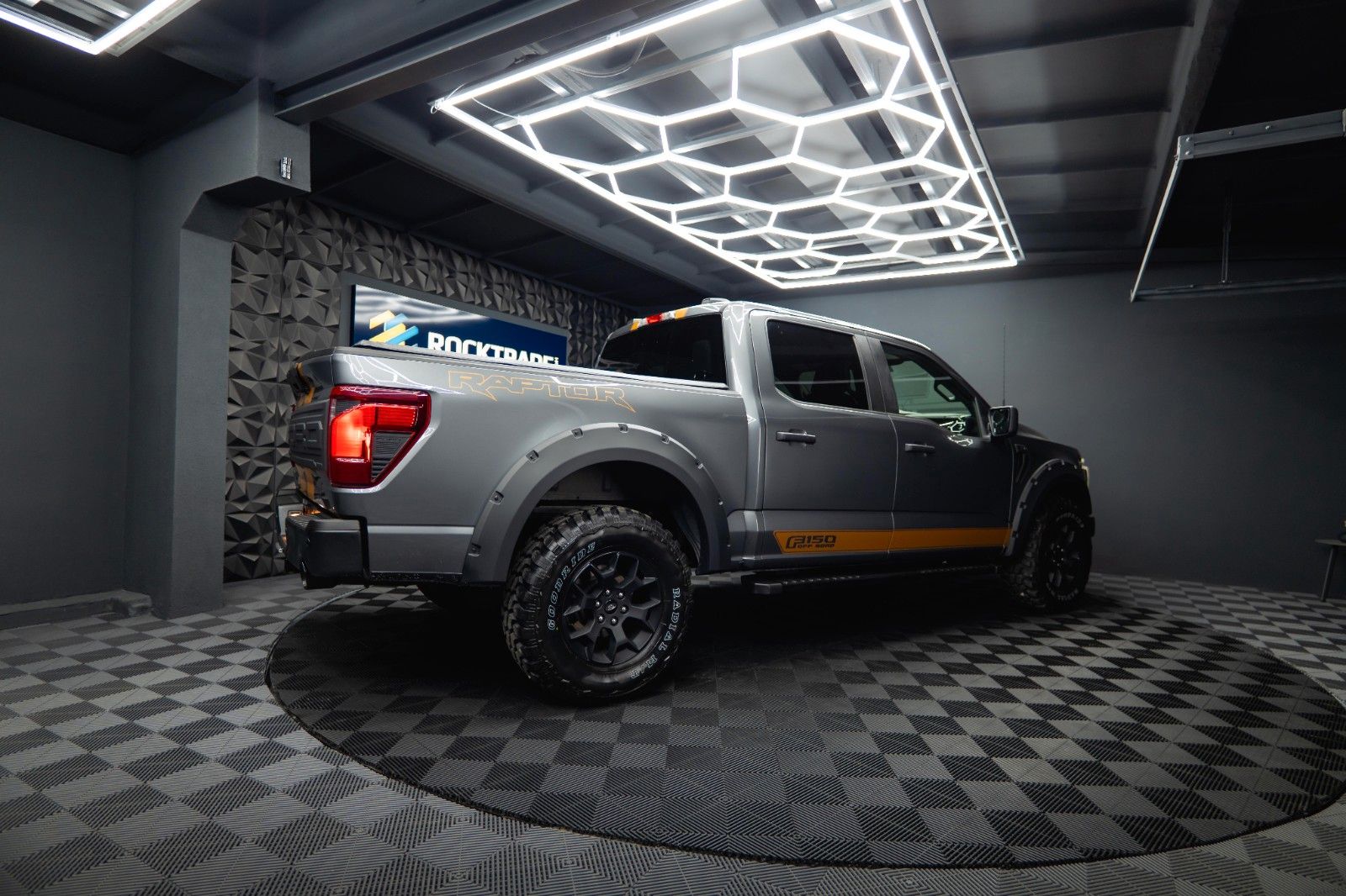Fahrzeugabbildung Ford F150 5.0L V8 4x4 Offroad SuperCrew RAPTOR 19%