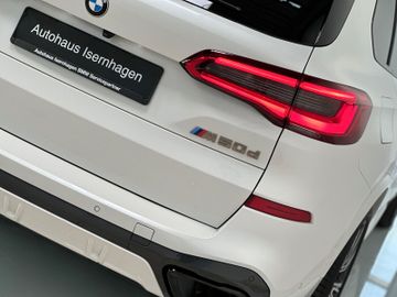 Fahrzeugabbildung BMW X5 M50d ACC Belüft 360° FondEnt TV SkyLounge DAB