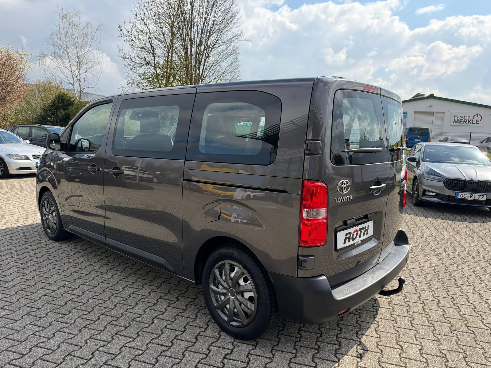 Toyota Proace Verso 2.0 Comfort L1 9-Sitzer Klima*Navi