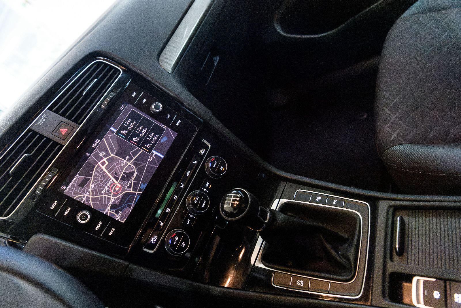 Fahrzeugabbildung Volkswagen Golf VII IQ.DRIVE +SHZ +ACC +NAVI