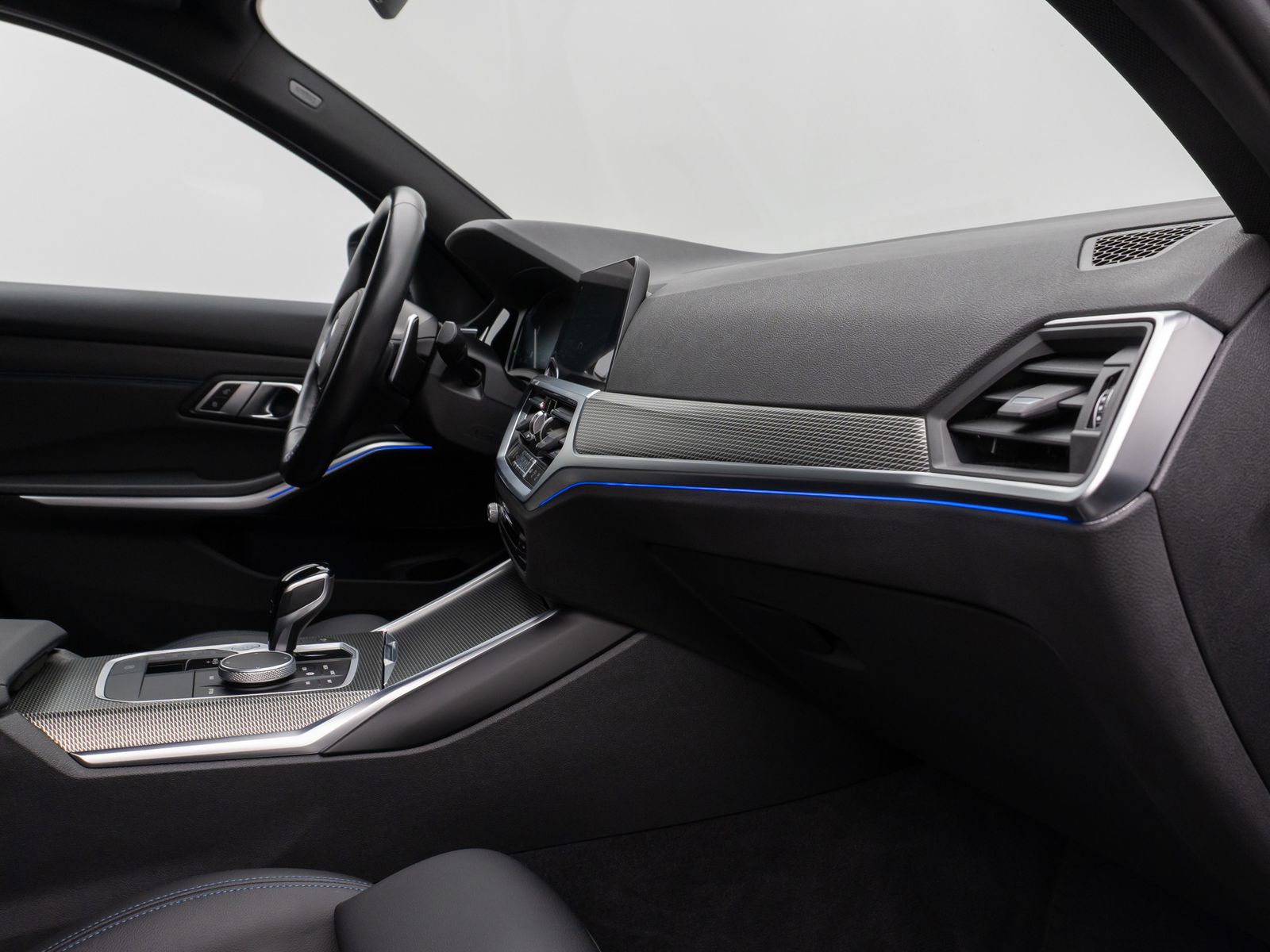 Fahrzeugabbildung BMW 330i xD M Sport Kamera Laser HUD DAB Komfort 19"
