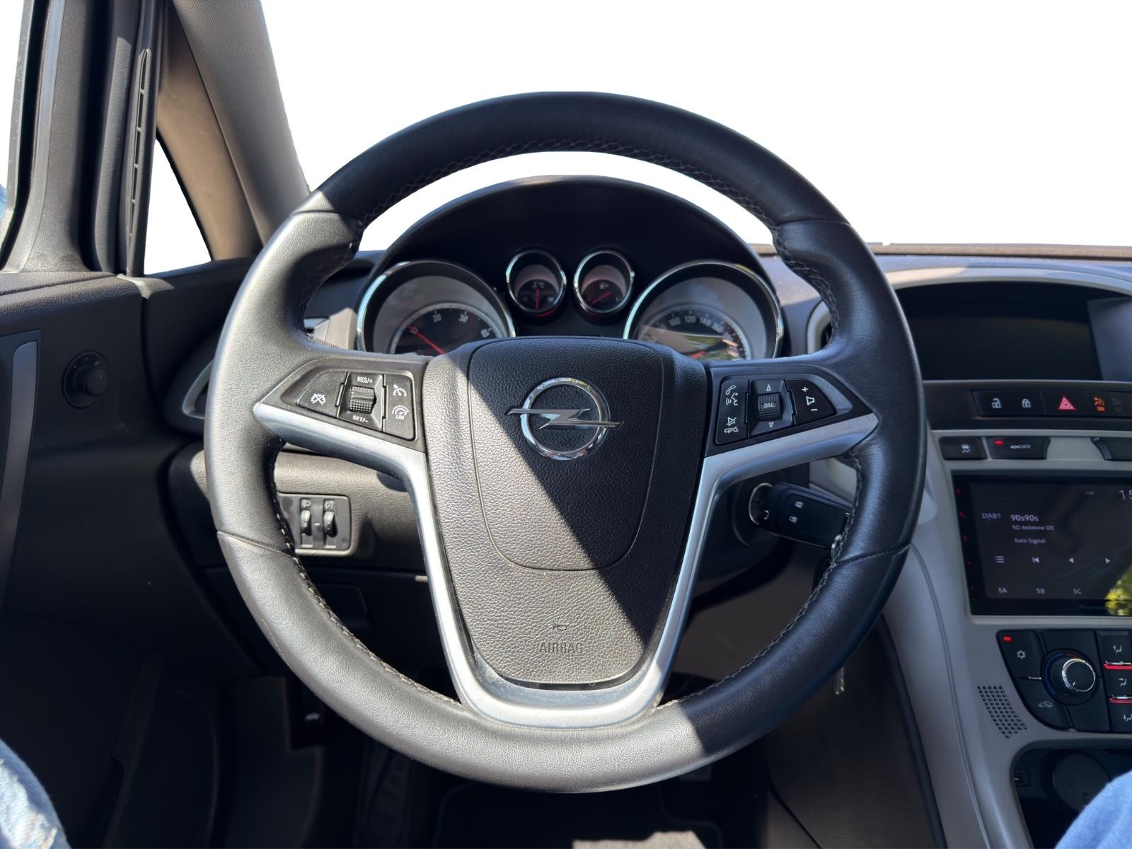 Opel Astra 2014 — photo 16
