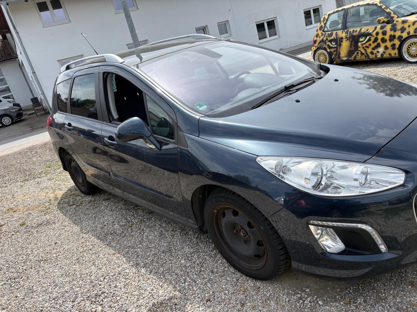 Peugeot 308 2013 — rear view