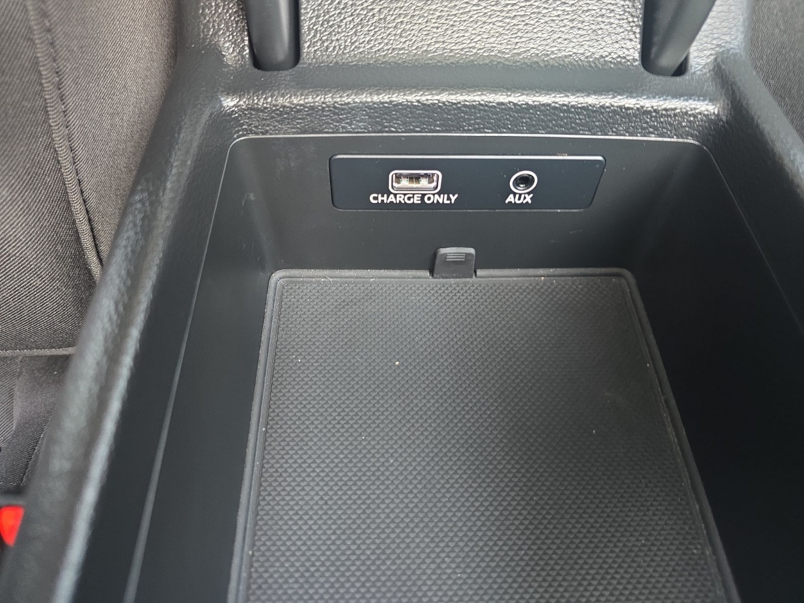Fahrzeugabbildung Audi A4 Lim. basis/Bi-Xenon/Navi/SHZ/PDC