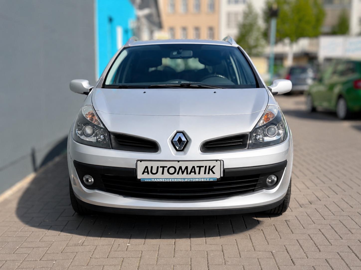 Renault Clio 2010 — rear view