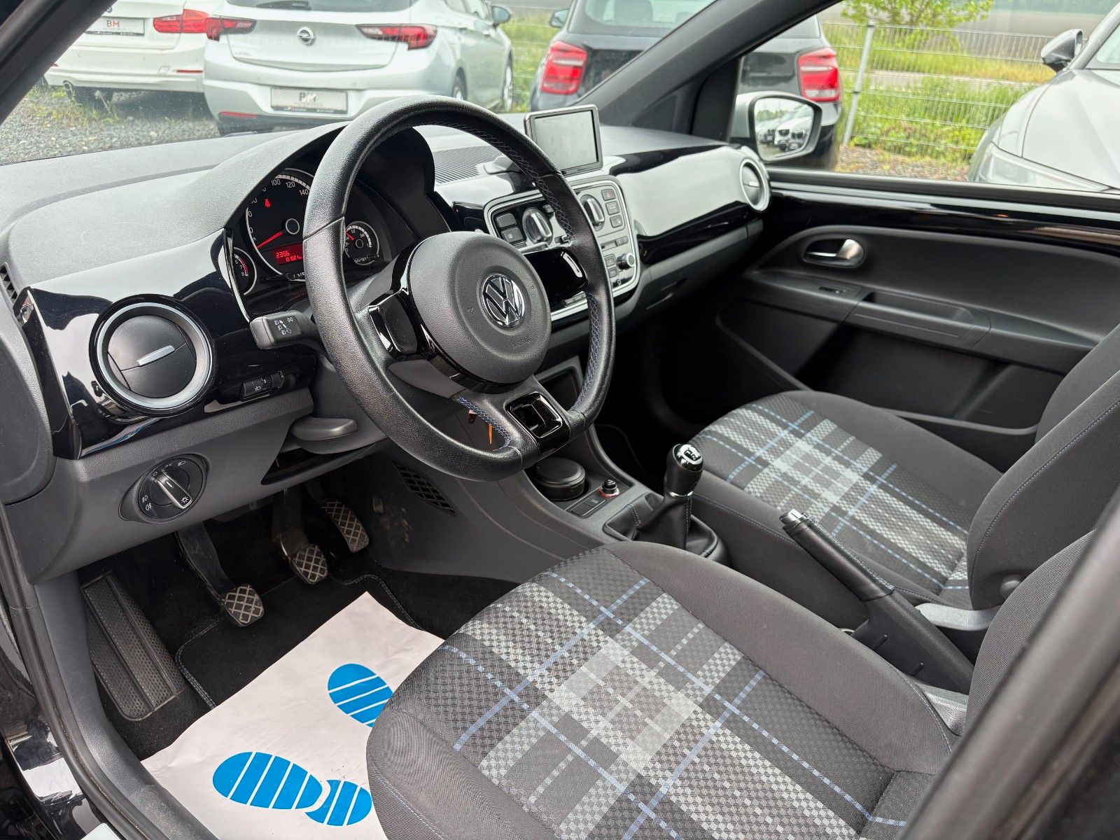 Fahrzeugabbildung Volkswagen up! 1.0 club up! Navi SHZ Klima 2.HD SCHECKHEFT