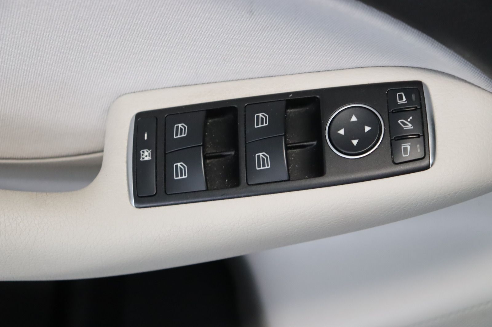 Fahrzeugabbildung Mercedes-Benz B 180 BlueEFFICIENCY * Bi-Xenon * Navi * SHZ *