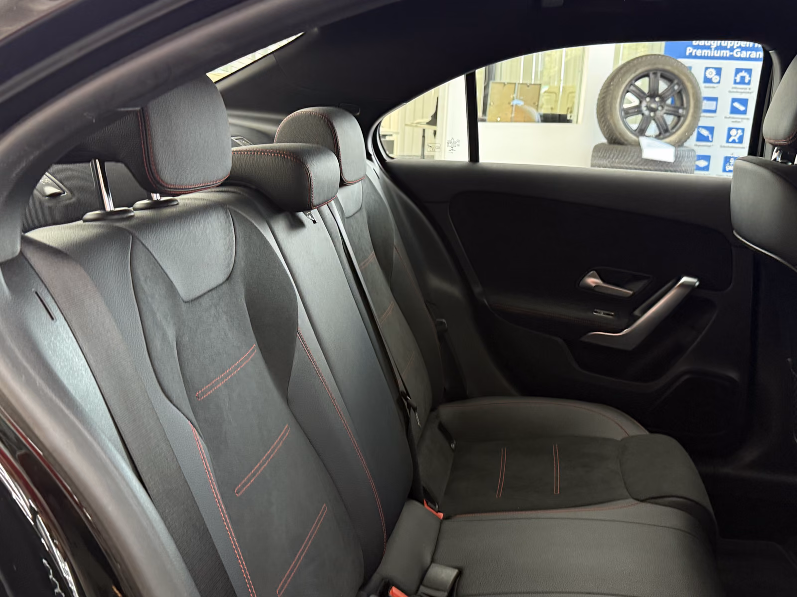 Mercedes-Benz A-Class AMG Line, Leder Alcantara, MB Service Neu!, миниатюра 13
