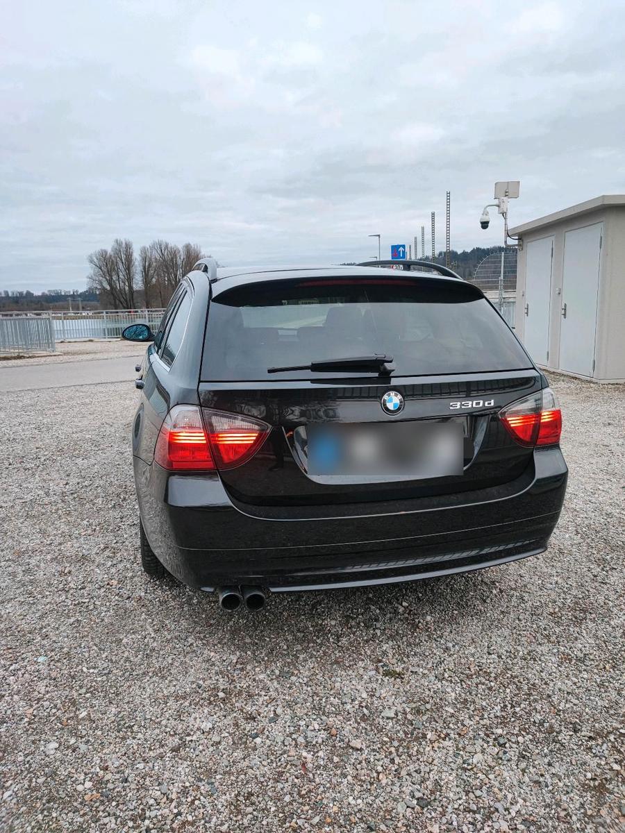 BMW 330, 2006