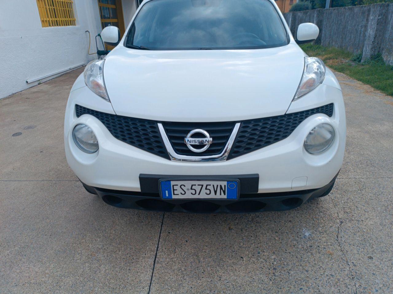 Nissan Juke 2013 — вигляд ззаду