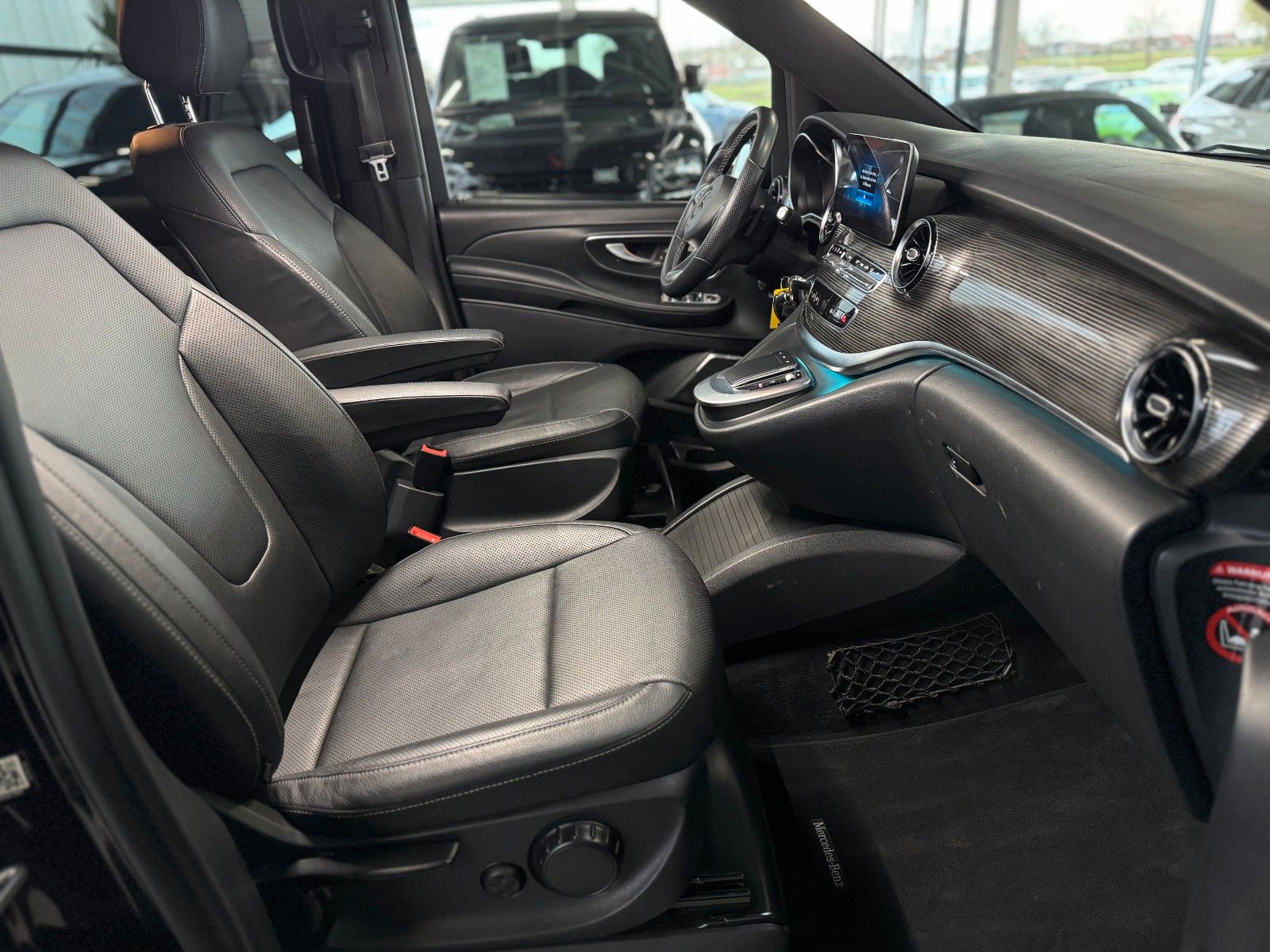 Fahrzeugabbildung Mercedes-Benz V 300d Avantgarde Edition lang "Agility Control"