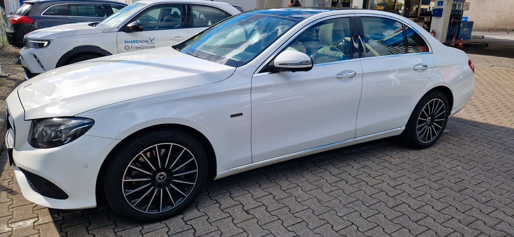 Image of Mercedes-Benz E 300