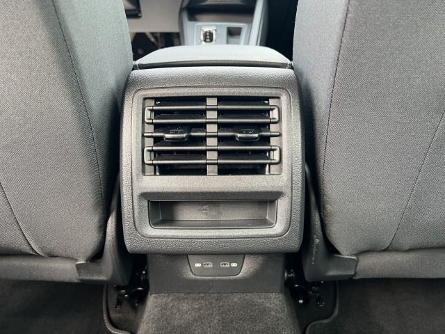 Golf VIII Variant Life 1.5 eTSI DSG AHK*Navi*LED