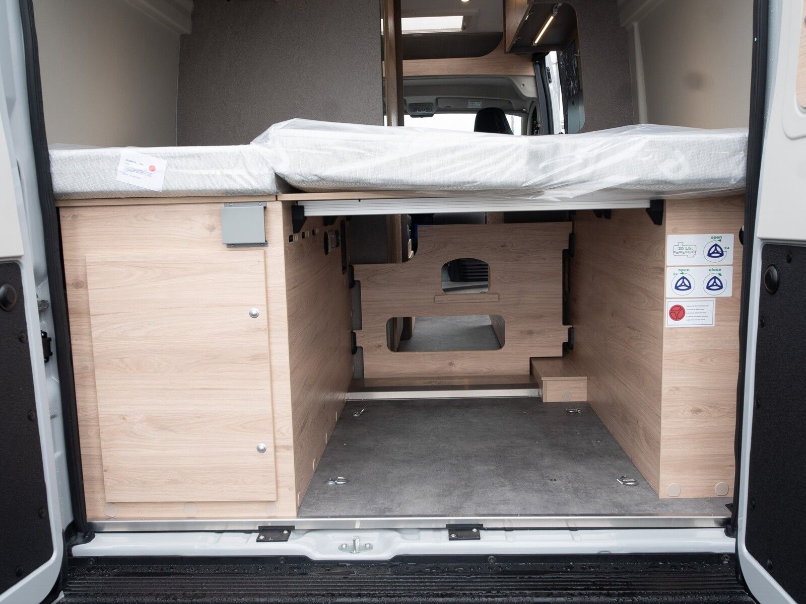 Fahrzeugabbildung Dethleffs Globetrail Active 600 DS Fiat Expedition Grau