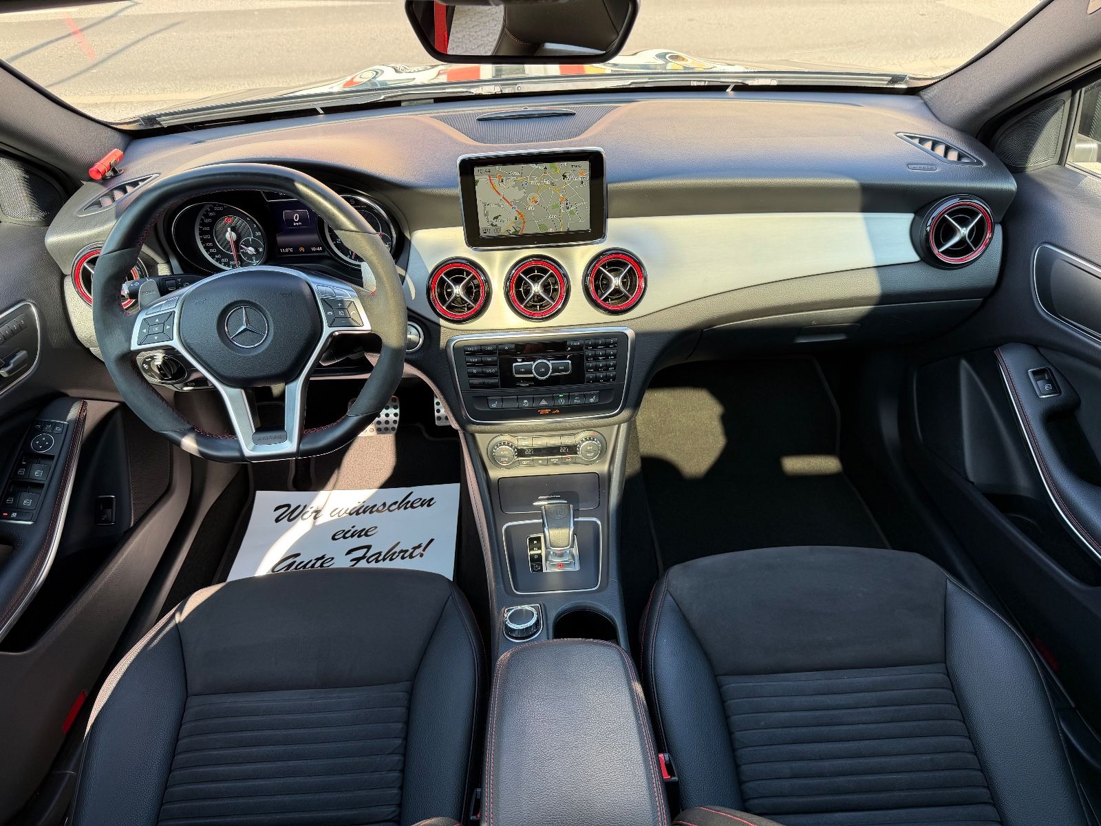 Fahrzeugabbildung Mercedes-Benz GLA 45 AMG 4Matic AERO KIT PANORAMA KLAPPE