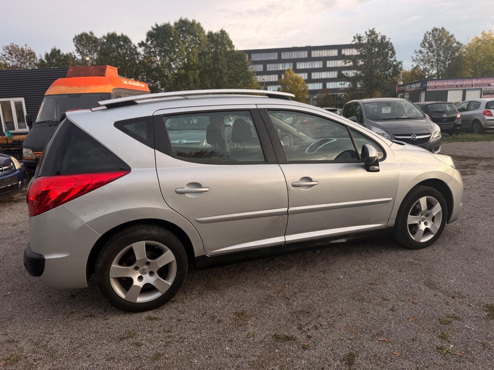 Peugeot 207 2011 — photo 7