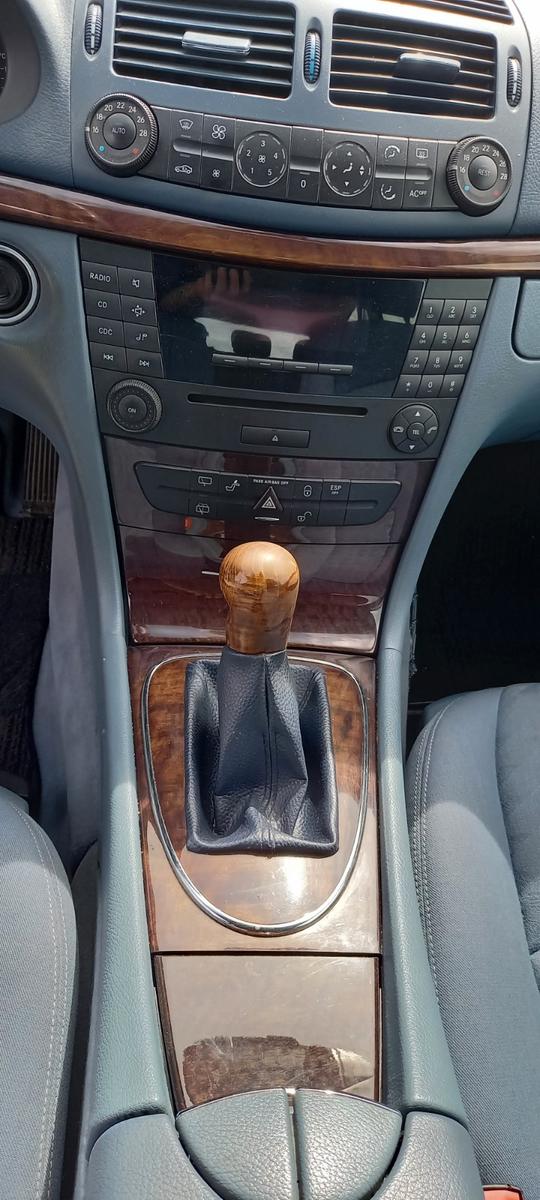 Mercedes-Benz E220 2004 — photo 16