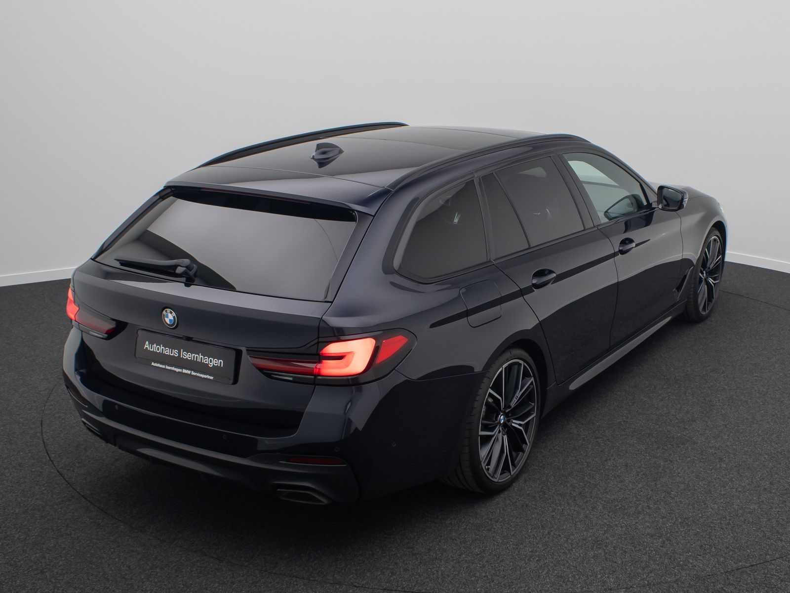 Fahrzeugabbildung BMW 540d xD M Sport Individual DAB AHK HUD H/K 20"