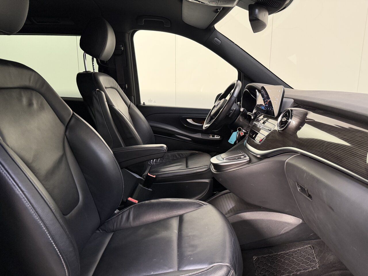 Mercedes-Benz EQV 300 93,3 Kwh - 7 PL - Long - Range 415 KM -  imagem 2