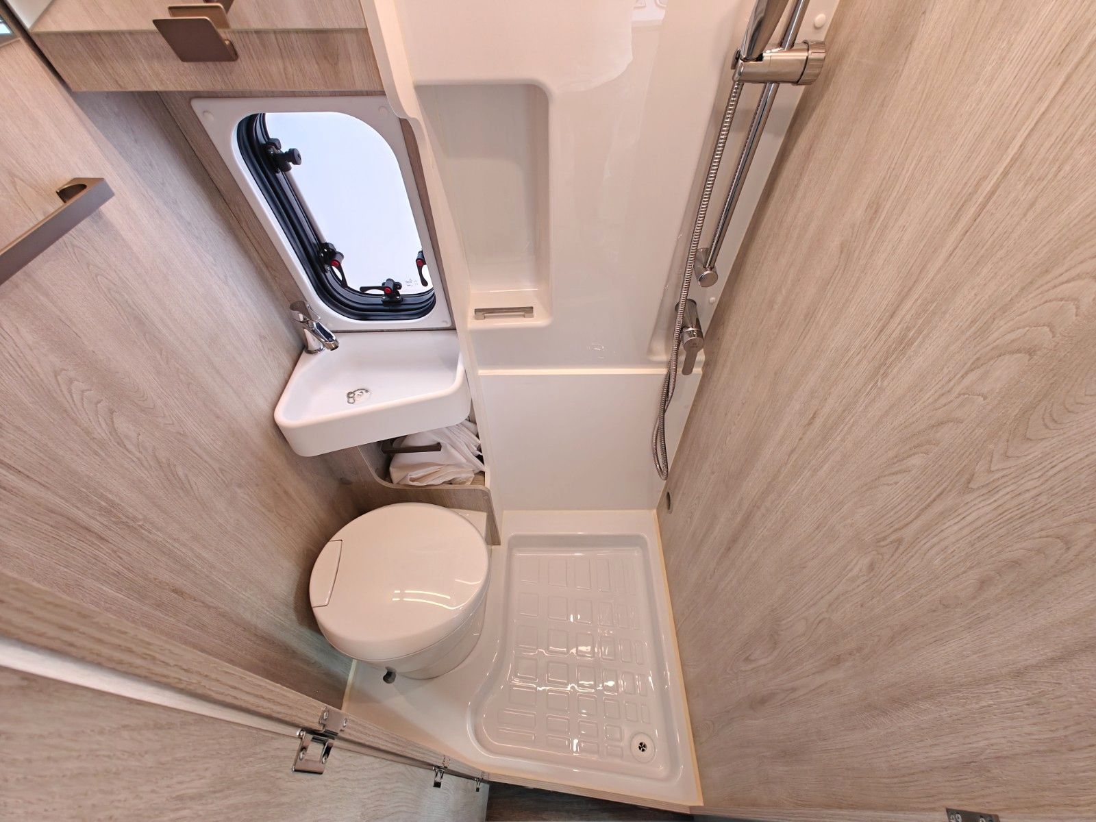 Fahrzeugabbildung Roller Team Livingstone 5 - Doppel-Etagenbett, SAT, TV -