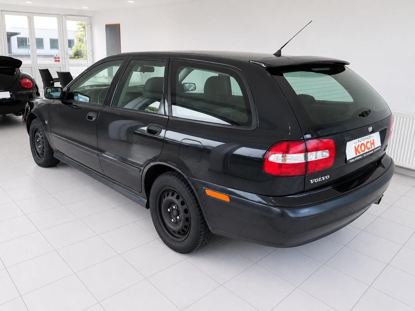 Volvo V40 2004 — photo 7