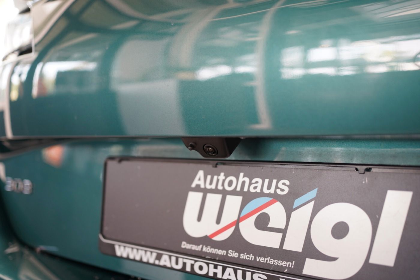 Fahrzeugabbildung Peugeot 308 SW Plug In Hybrid 180 Allure Automatik Navi