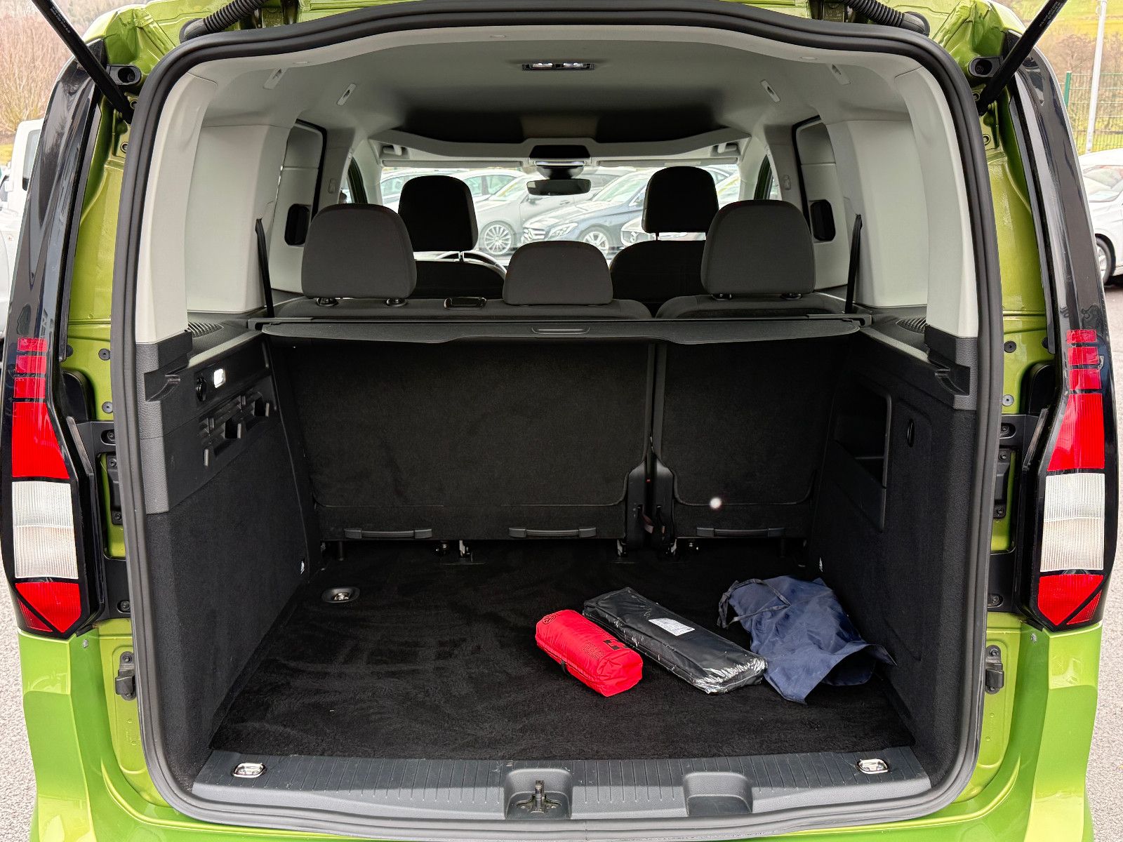 Fahrzeugabbildung Volkswagen Caddy Life 2.0 TDI ACC DAB PDC SHZ Winterpaket