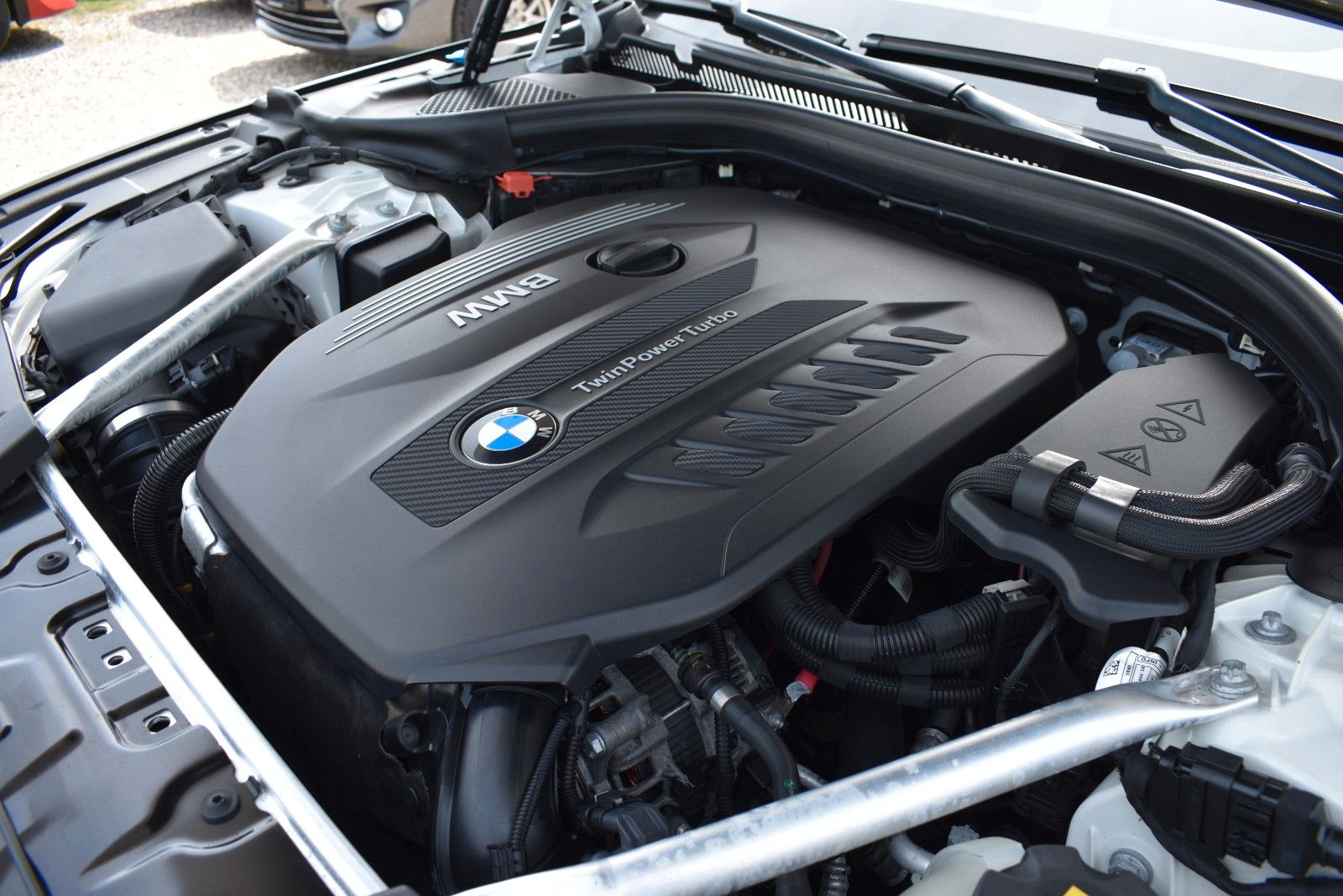 Fahrzeugabbildung BMW 530d Touring xDrive M Sport HUD AHK H&K Panorama