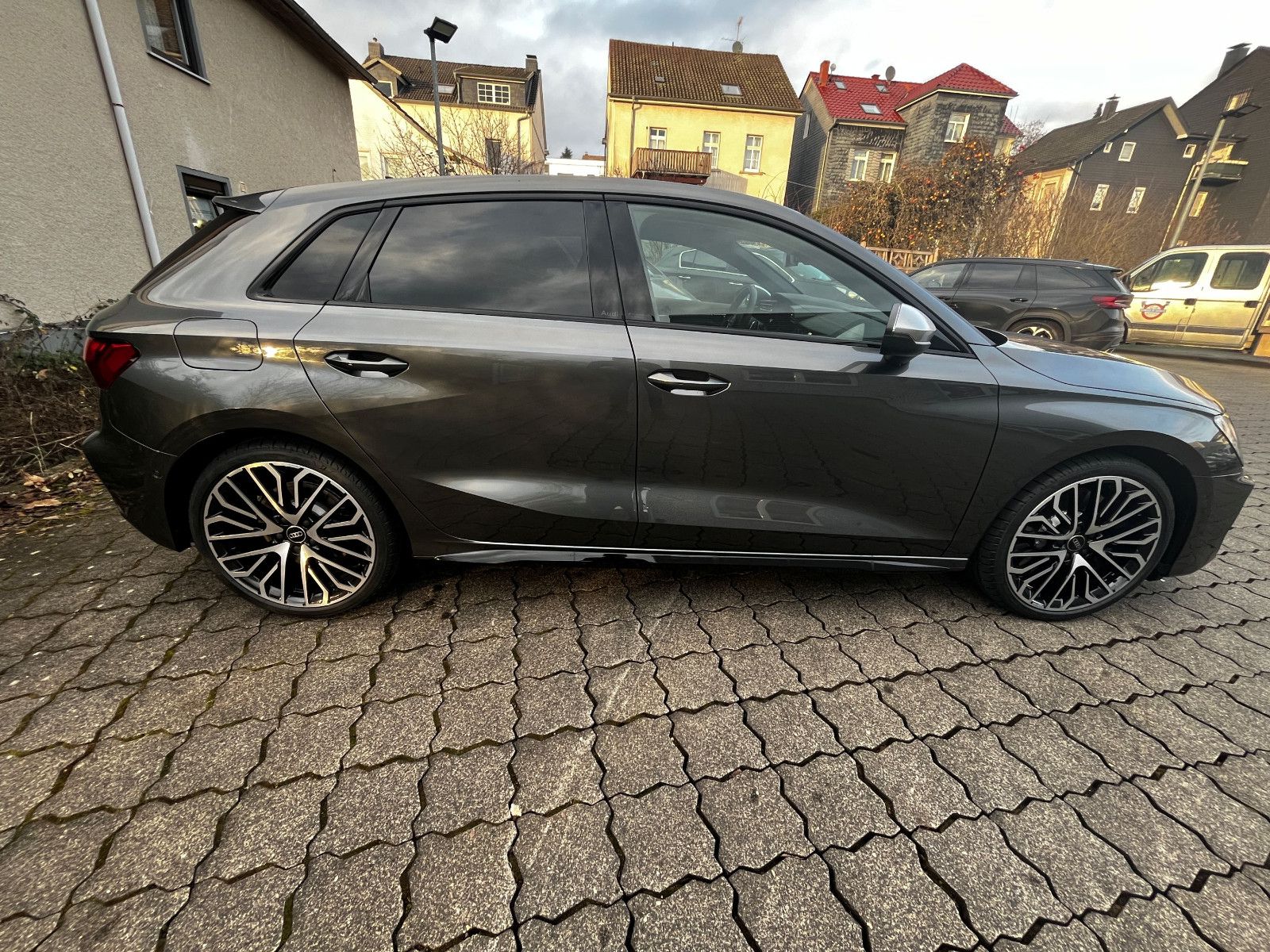 Fahrzeugabbildung Audi S3 Sportback quattro 19" PANO ACC PDC LED