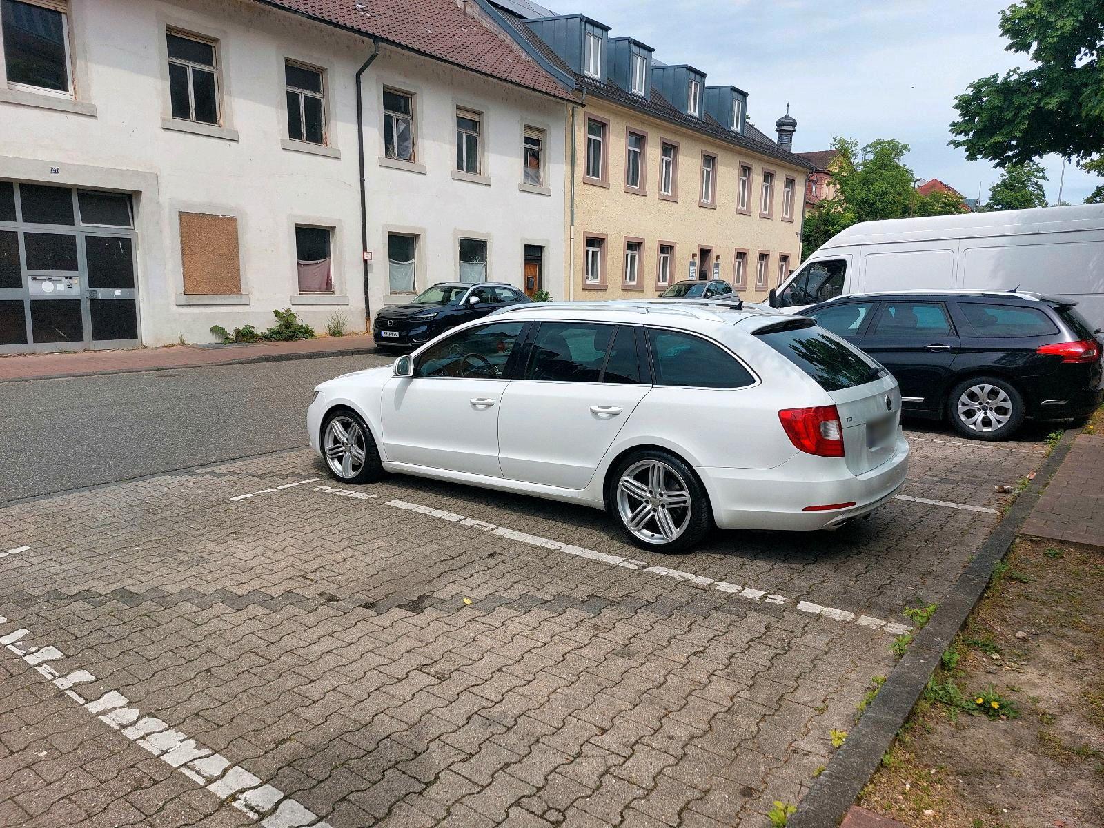 Skoda Superb 2011 — photo 8