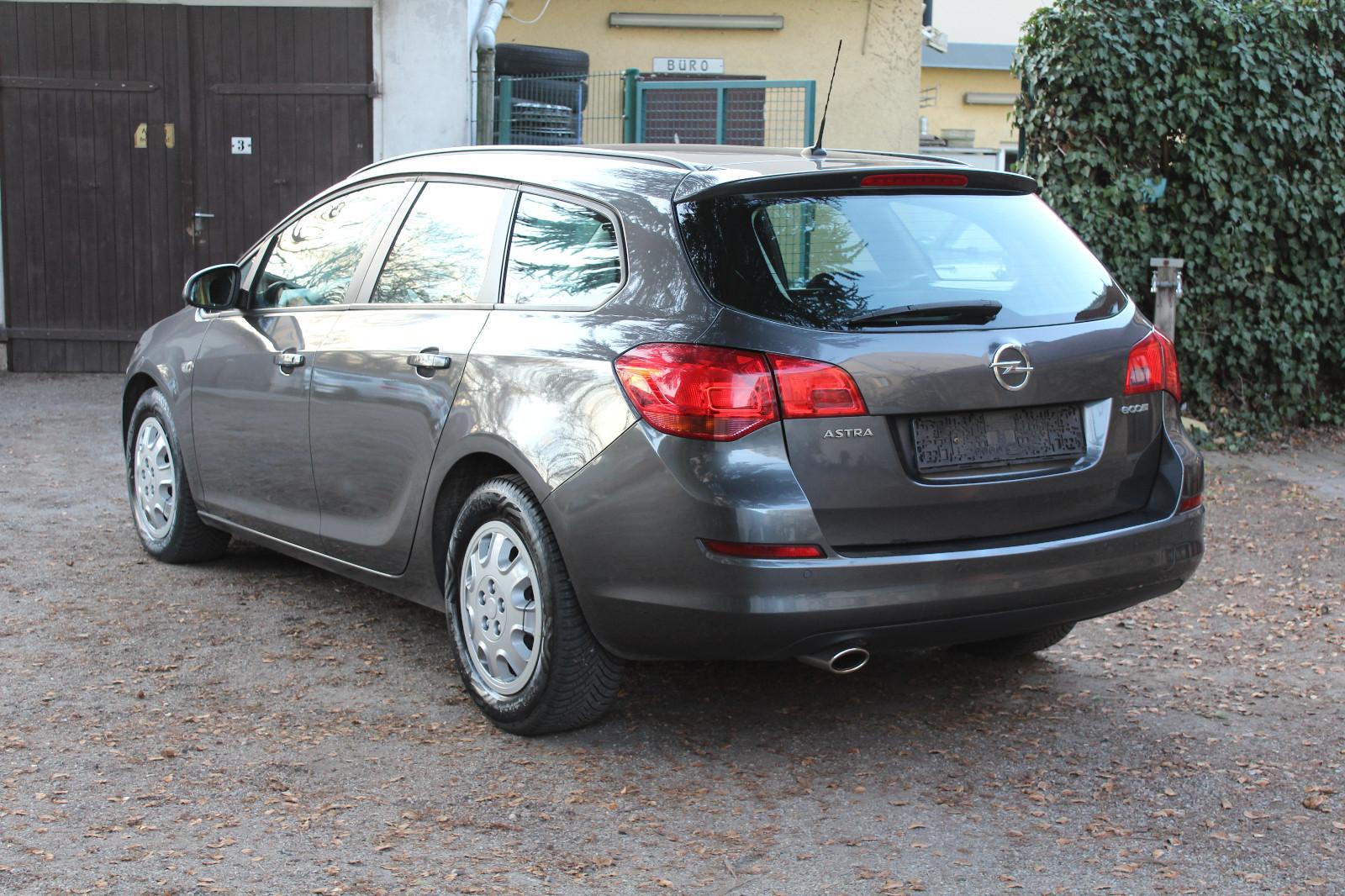 Opel Astra J Sports Tourer Edition*1.Hand*TÜV 04/2027