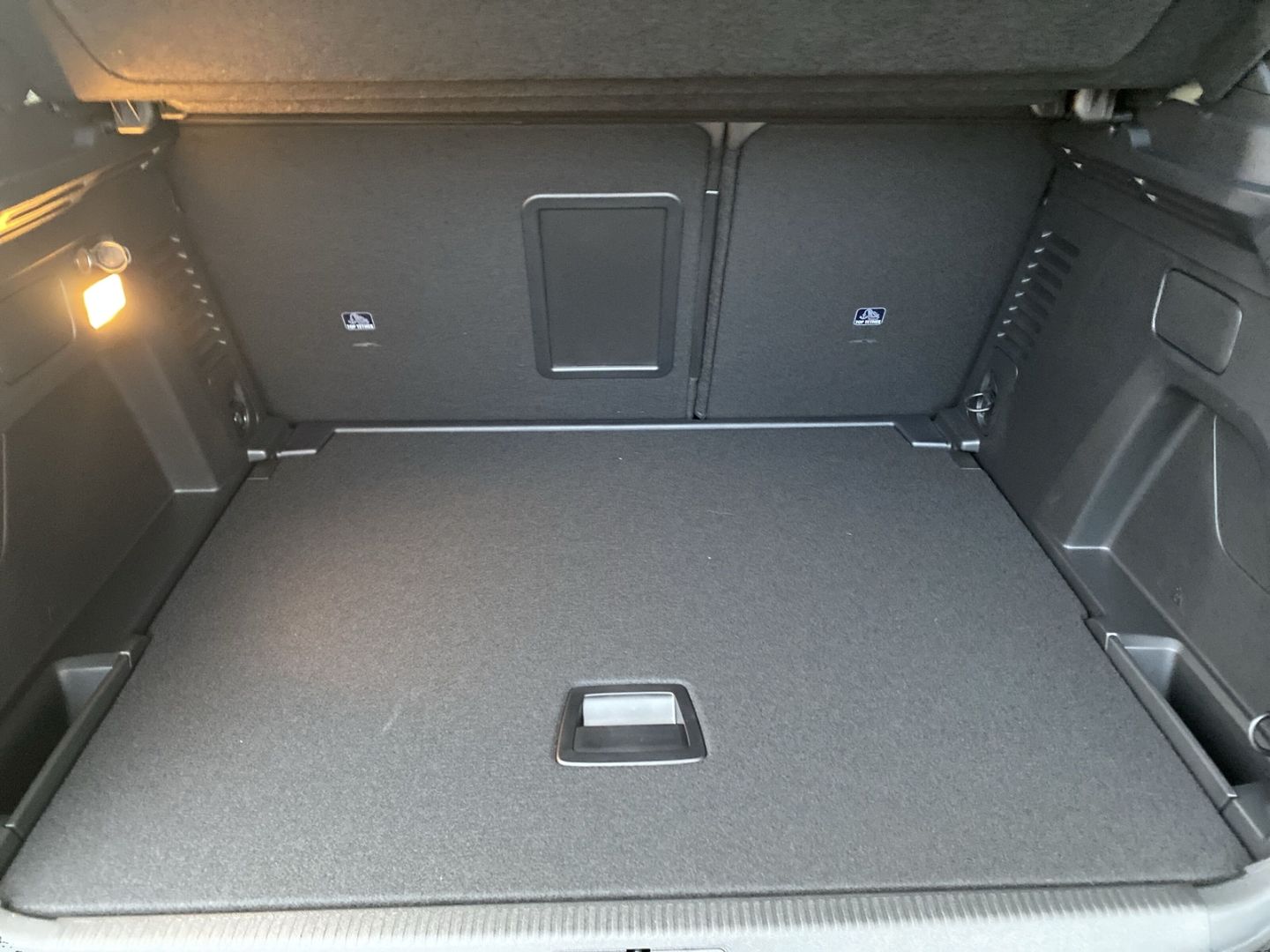 Fahrzeugabbildung Peugeot 3008 Allure Pack 1.2 PureTech 130 Navi/RFK/EPH/