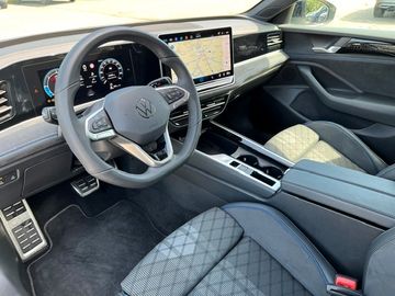 Fahrzeugbestand 7 Volkswagen Passat Variant 2.0 TDI 142 kW 4M R-Line Black