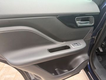 Jaguar F-Pace - 11
