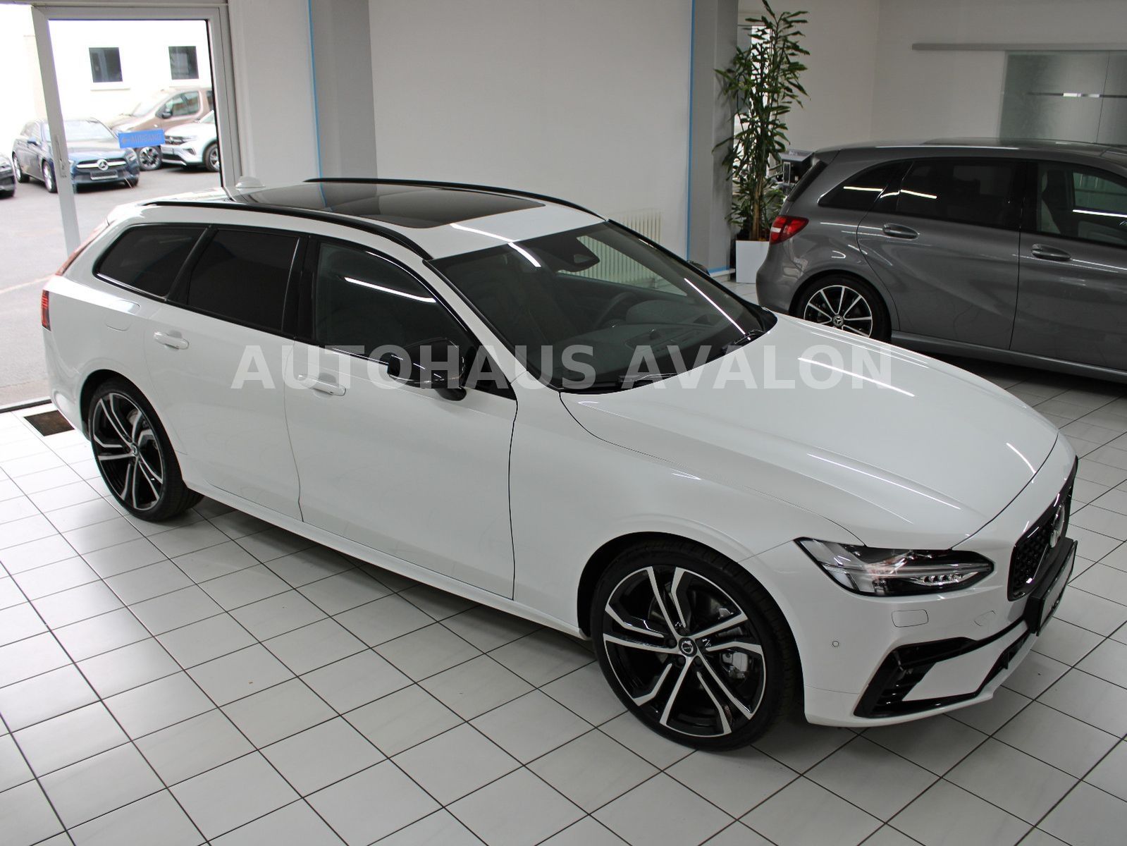 Volvo V90 AWD*Ultimate Dark*R-Design~B&W®~PANO~FOUR-C foto 2