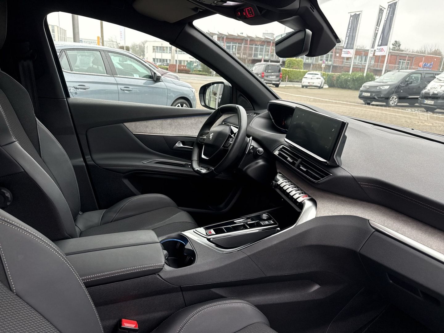 Fahrzeugabbildung Peugeot 3008 Hybrid 136 GT Navi Digitales Cockpit LED AC