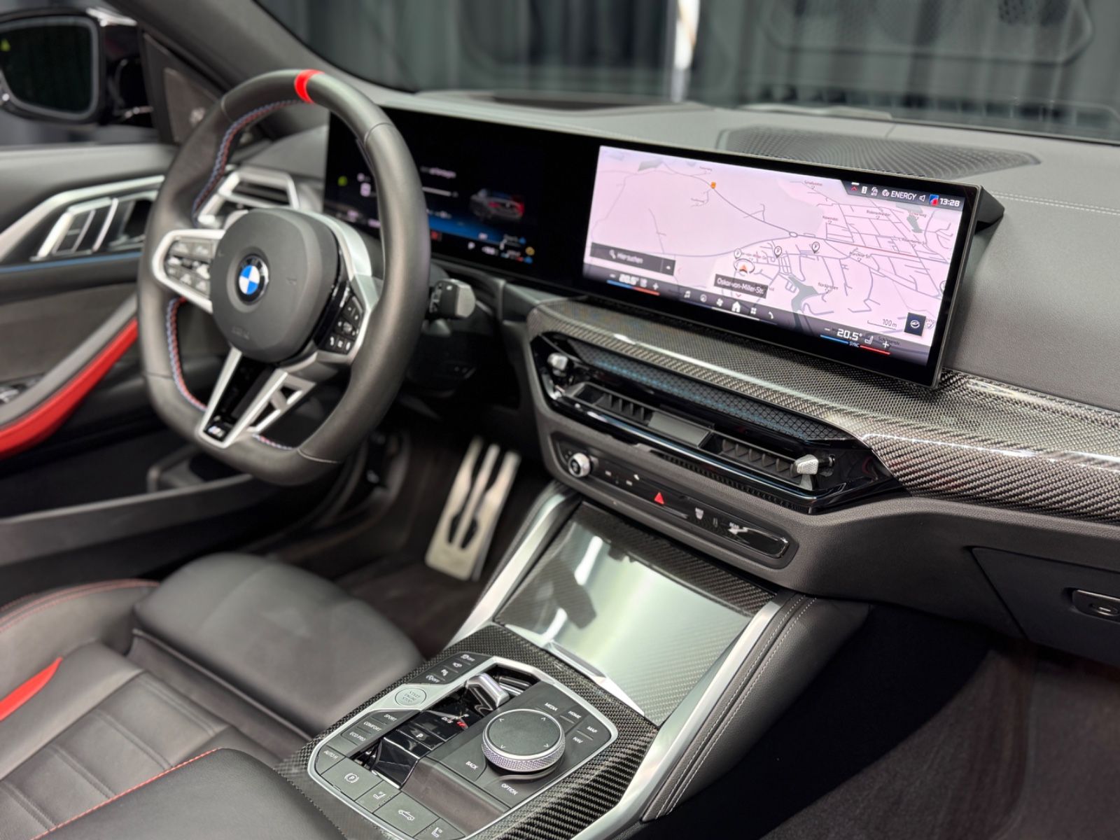 Fahrzeugabbildung BMW M440i Cabrio xDrive|INDIVIDUAL|H&K|LEDER|FACELIF