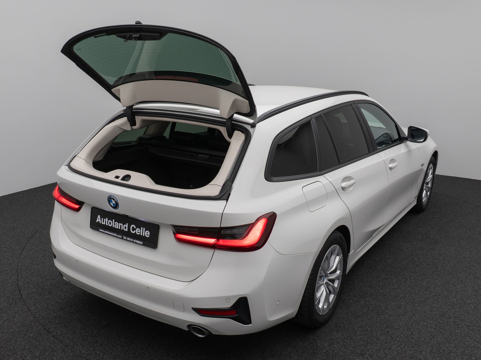 Fahrzeugabbildung BMW 320e Kamera Leder DAB Alarm DrivAssistent Sport
